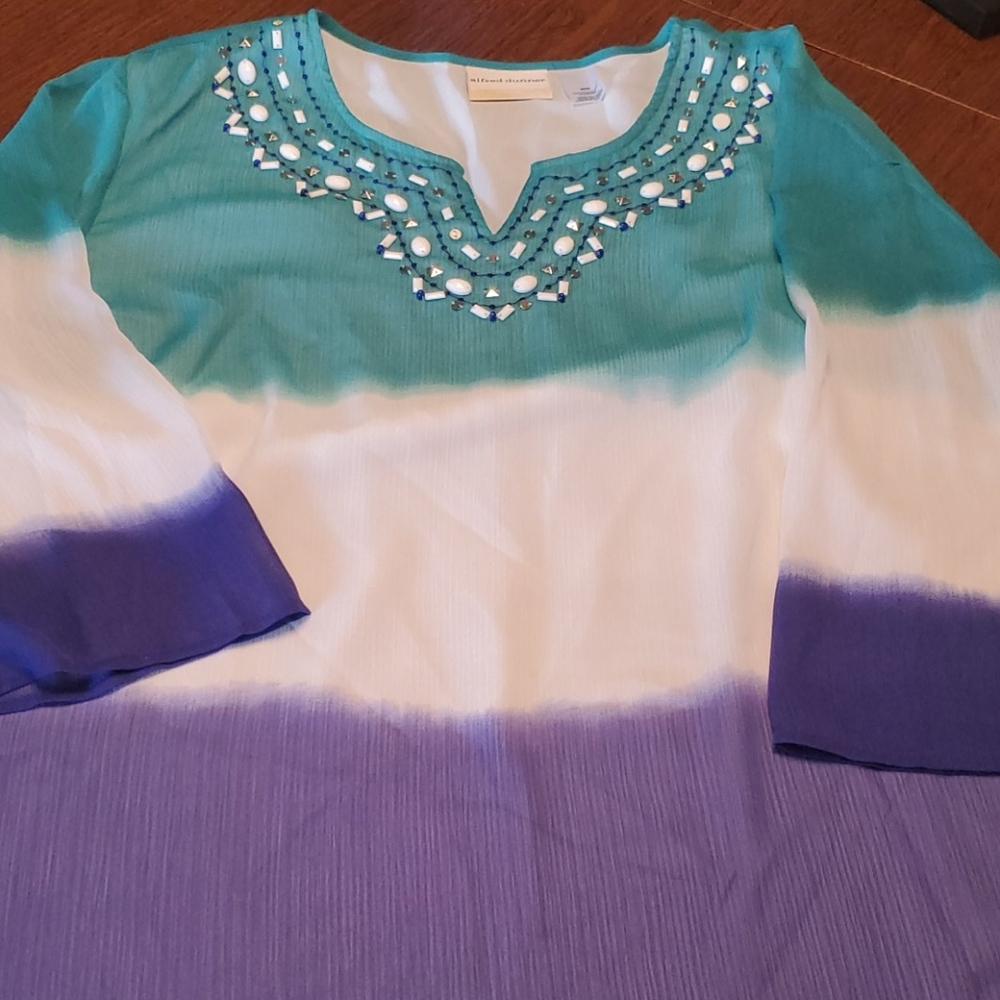 Like new Alfred Dunner flowy top.